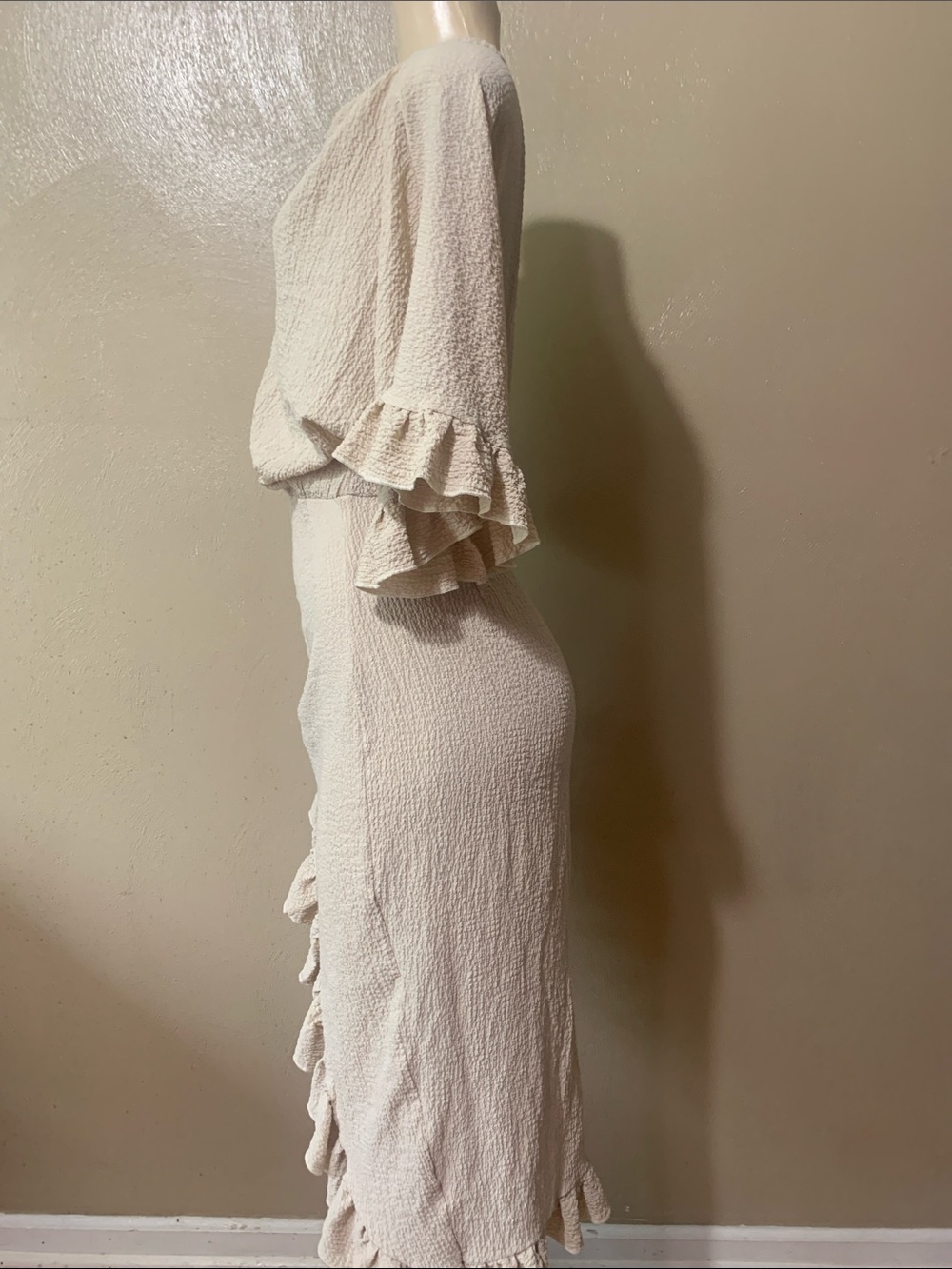 PrettyLittleThing size 6 Cream One-Shoulder Ruffle Asymmetrical Dress - Picture 4 of 5